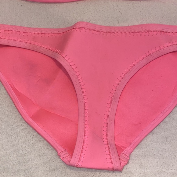 Triangl neoprene hot pink bikini - Picture 3 of 7